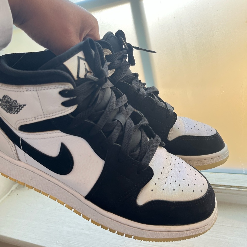 Black and White Womens Jordan 1  Sneakers size 7